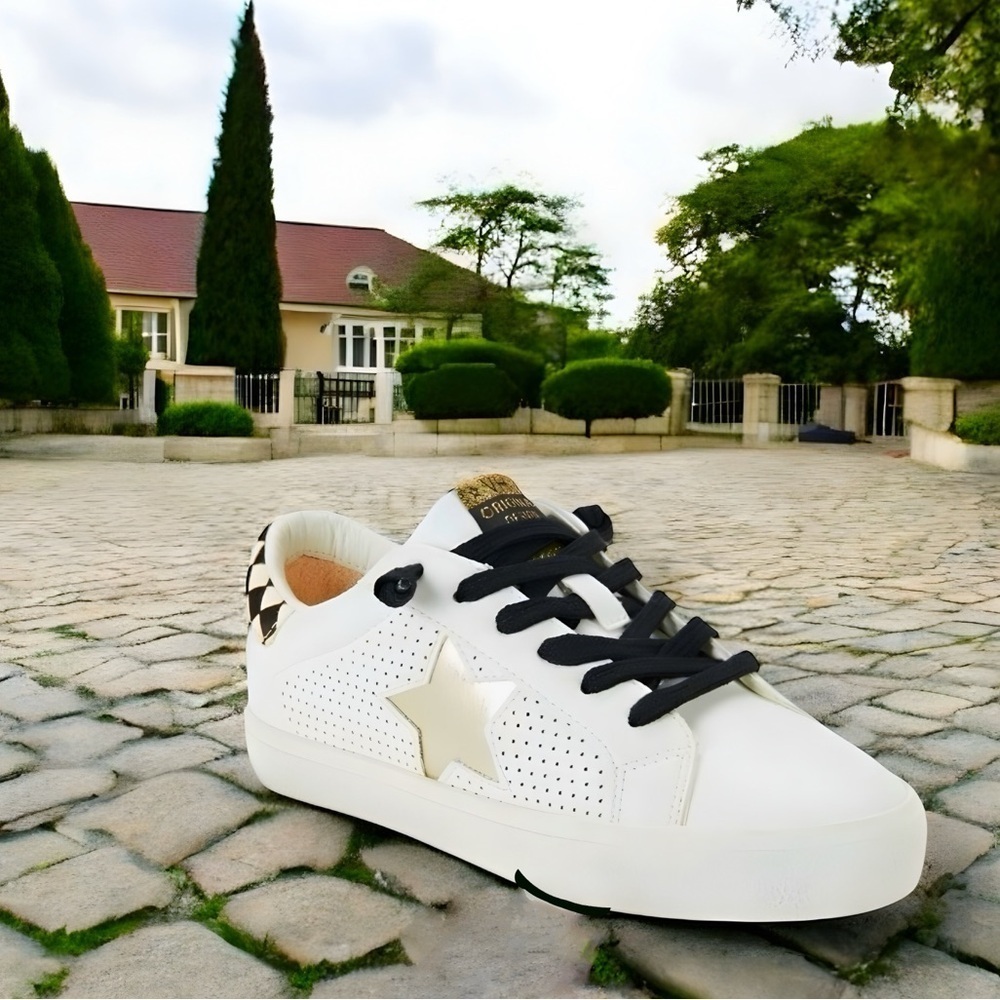 Vintage Havana White Star Sneakers - Picture 2 of 13